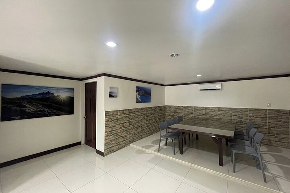 객실 내 식사 공간