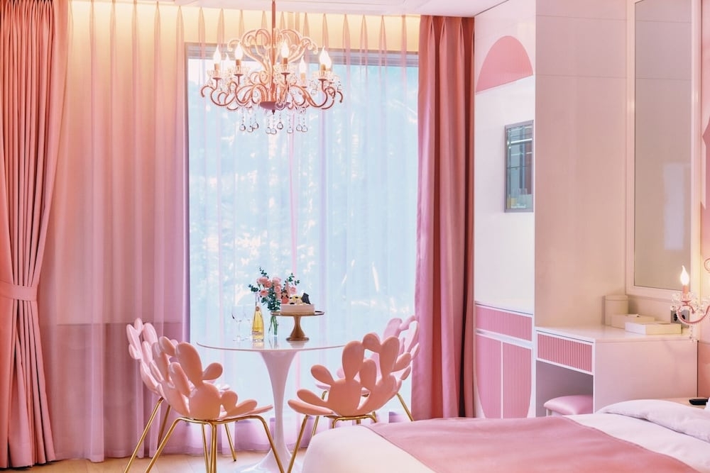 객실 내 식사 공간