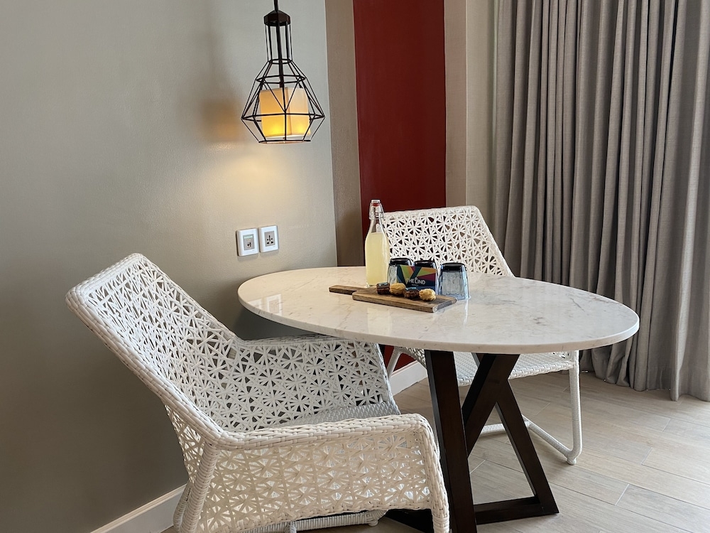 객실 내 식사 공간