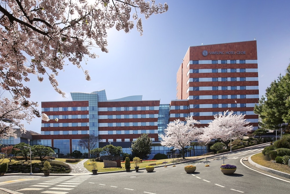 숙박 시설 정면