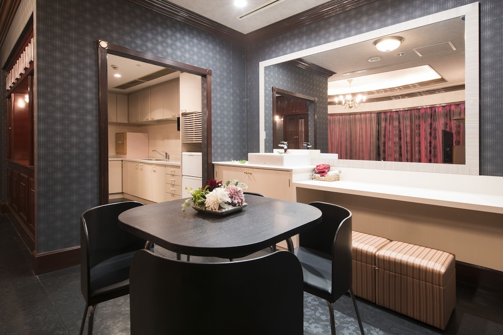 객실 내 식사 공간