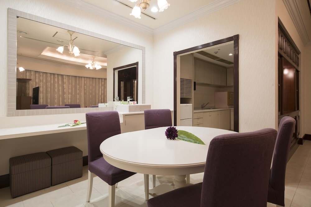 객실 내 식사 공간