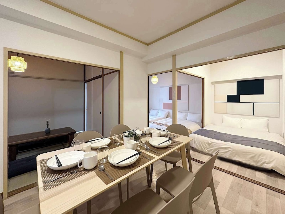 객실 내 식사 공간