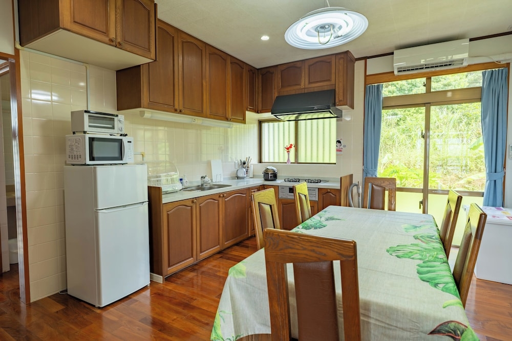 객실 내 식사 공간