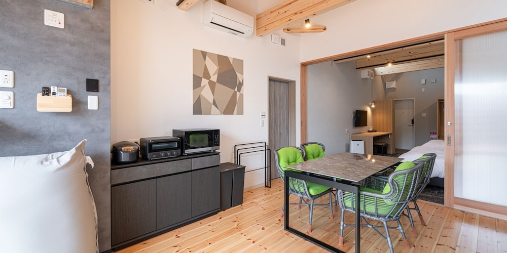 객실 내 식사 공간