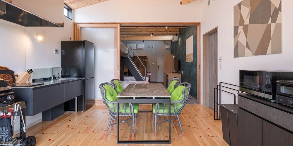 객실 내 식사 공간