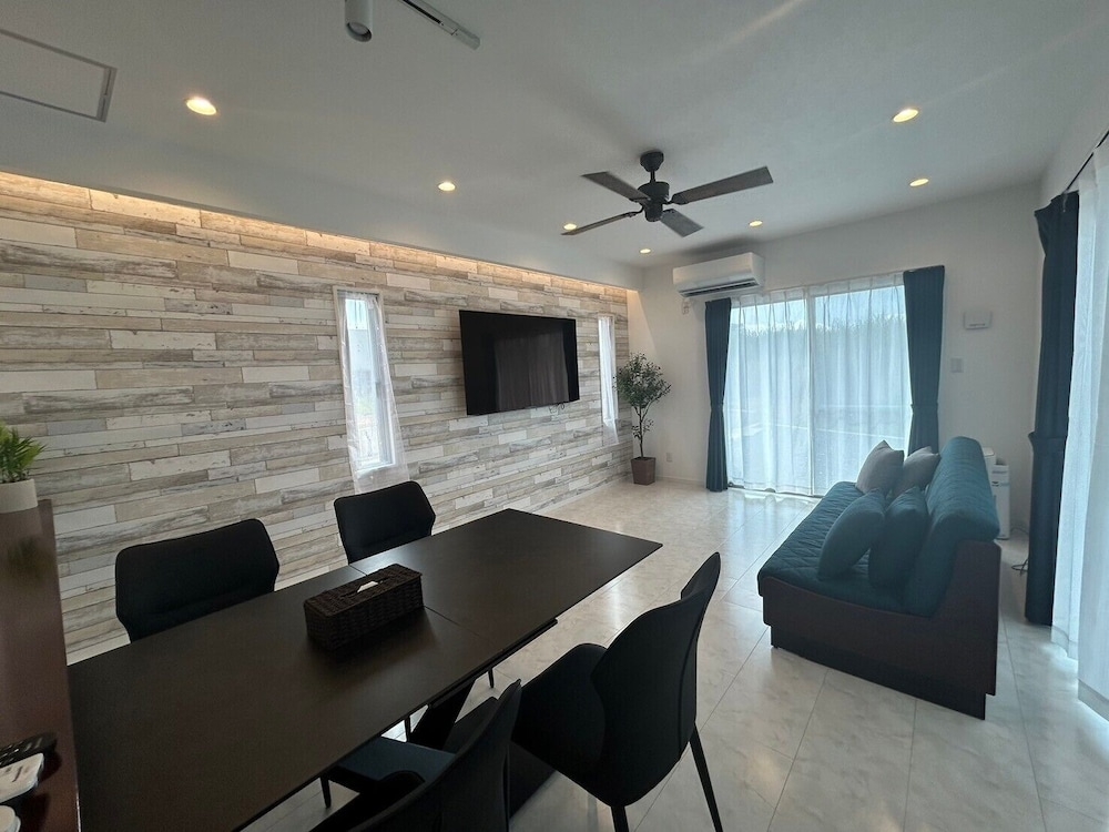 객실 내 식사 공간