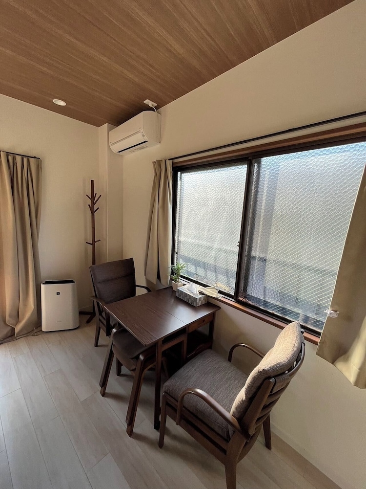 객실 내 식사 공간