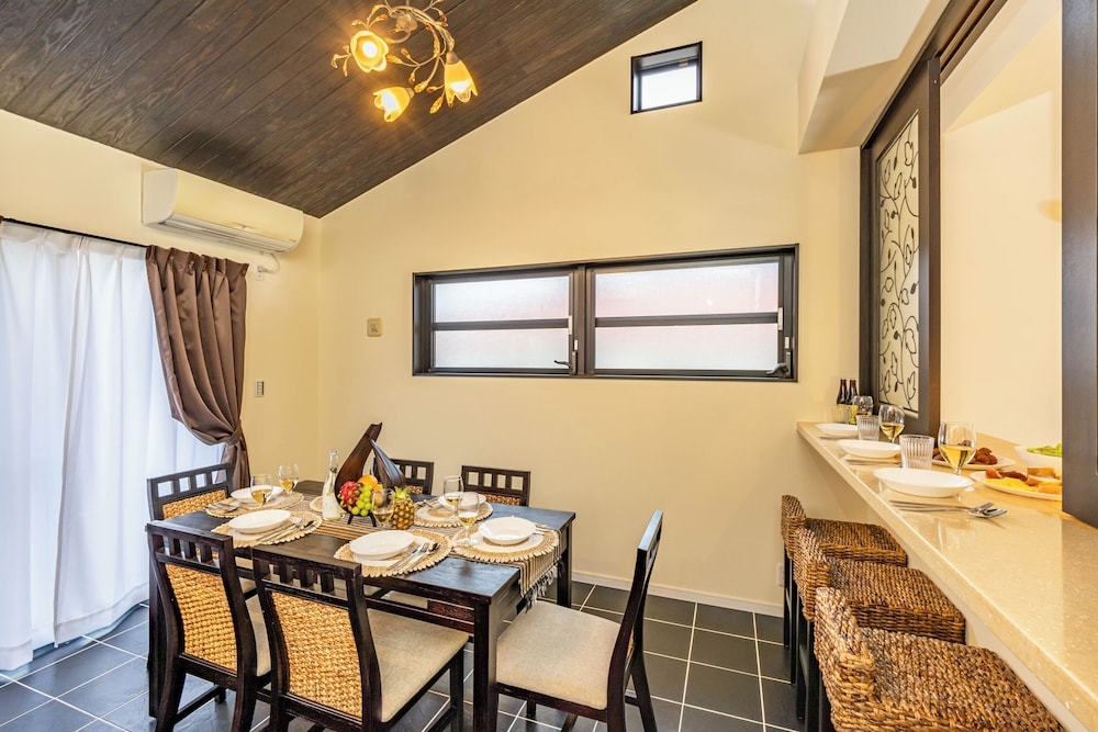 객실 내 식사 공간