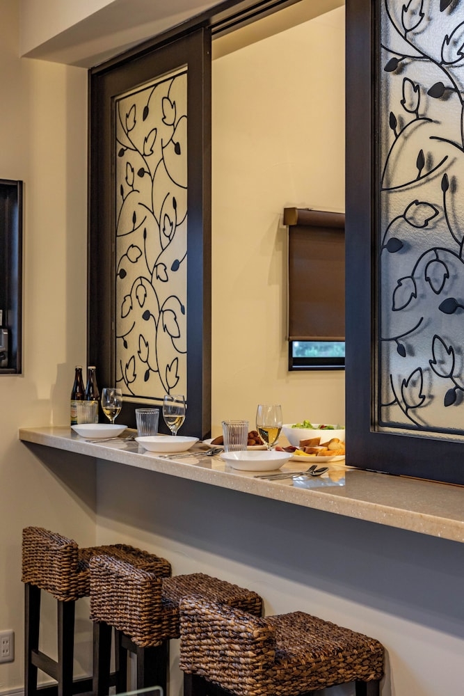 객실 내 식사 공간