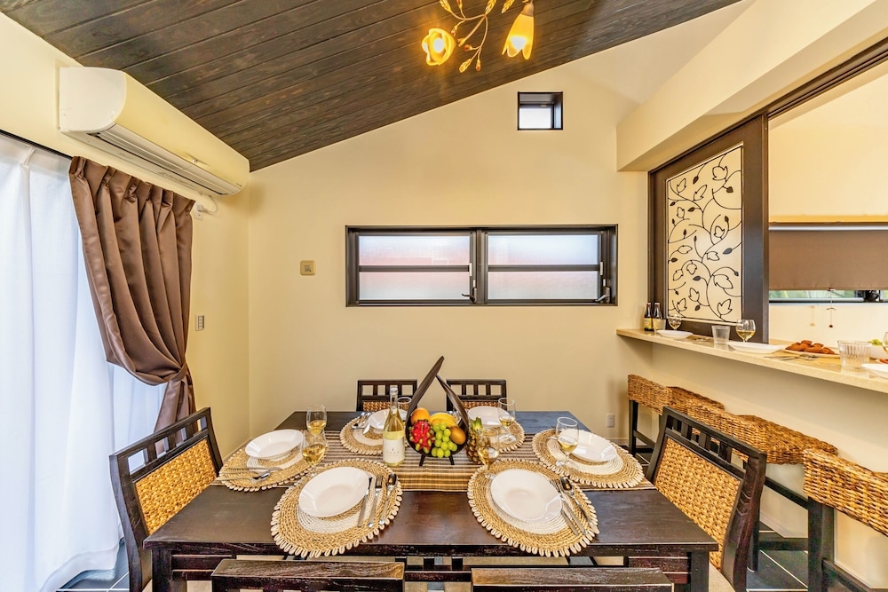 객실 내 식사 공간