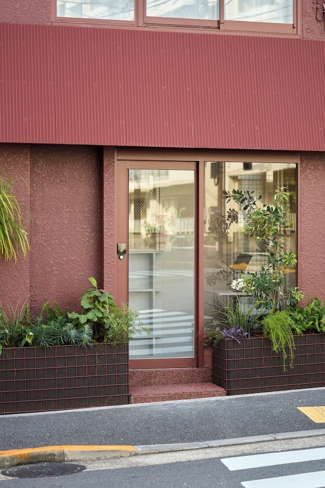 숙박 시설 입구