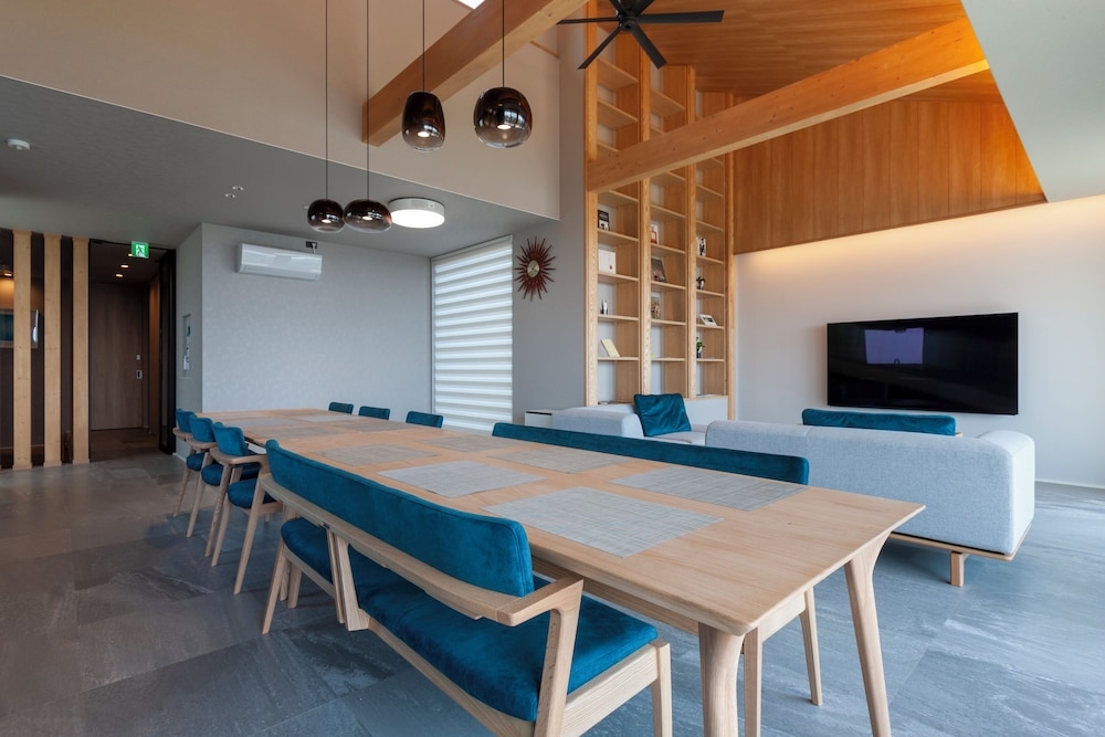 객실 내 식사 공간