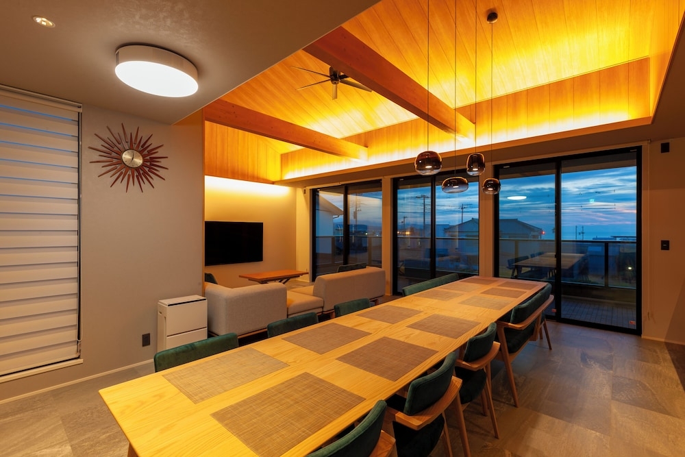 객실 내 식사 공간