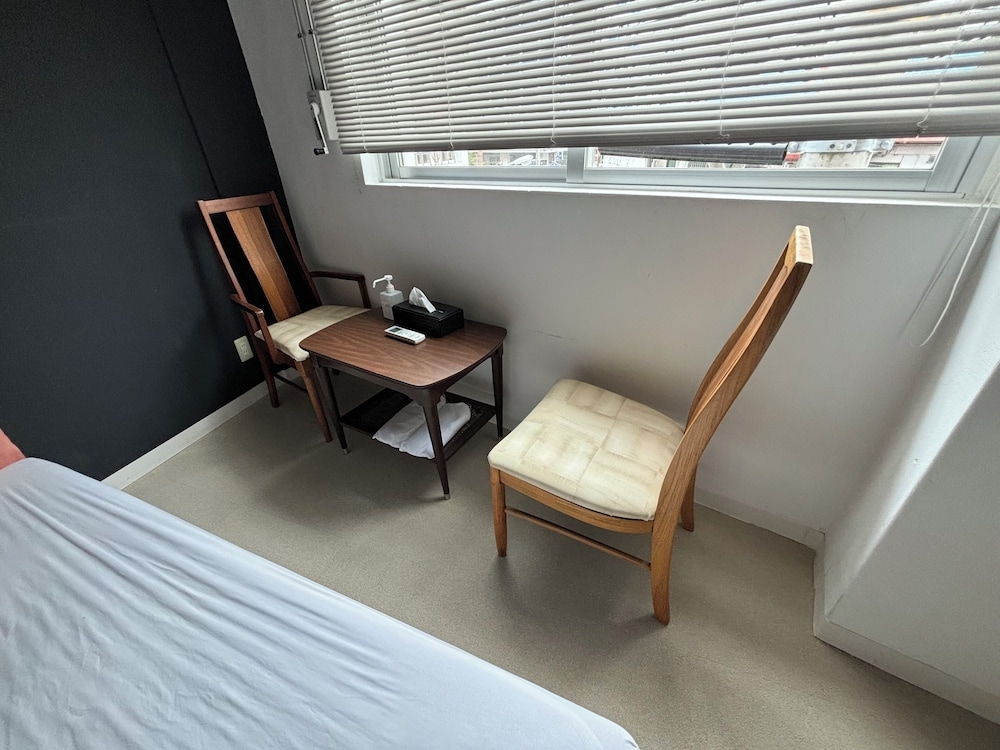 객실 내 식사 공간