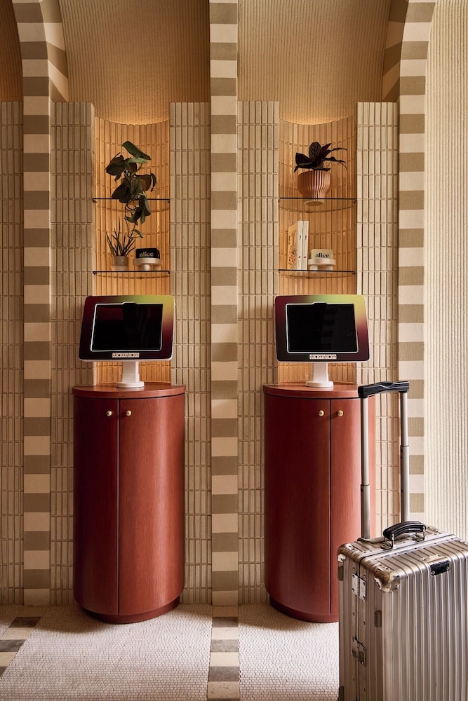 체크인/체크아웃 키오스크