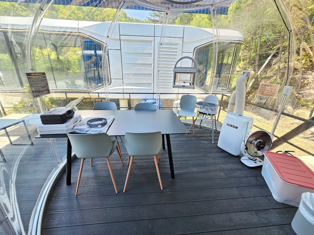 객실 내 식사 공간