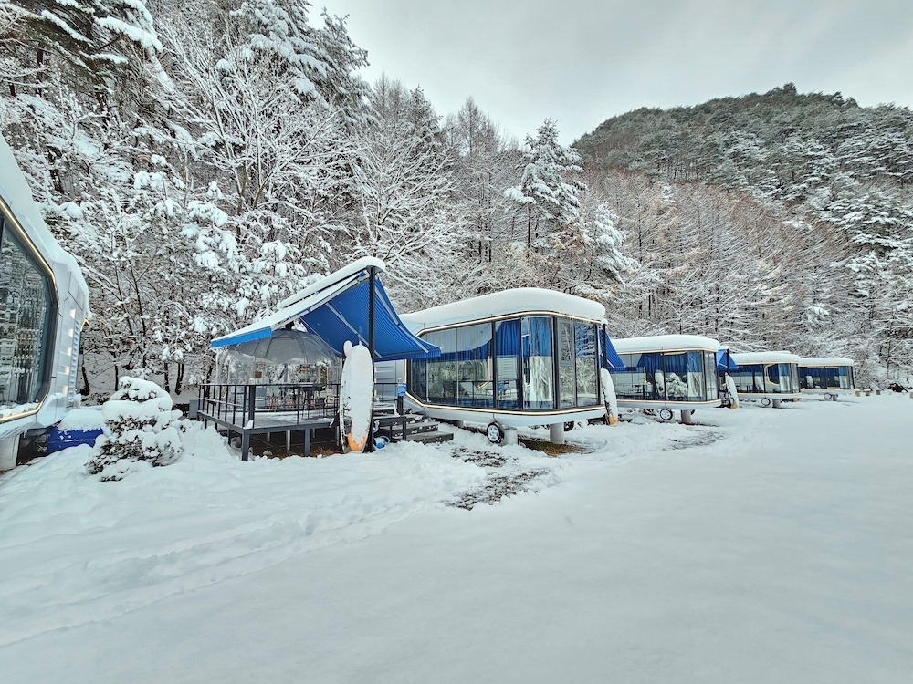 숙박 시설에서 보는 주변 전망