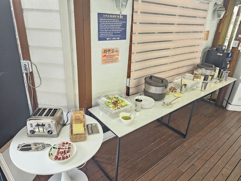 뷔페 아침 식사