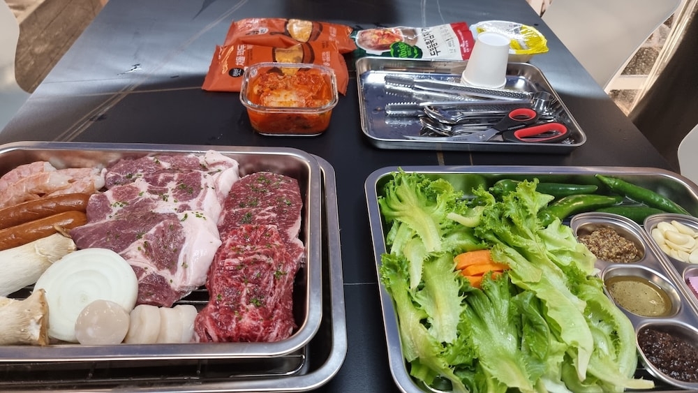 객실 내 식사 공간