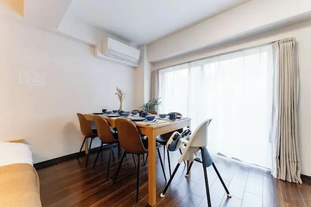 객실 내 식사 공간