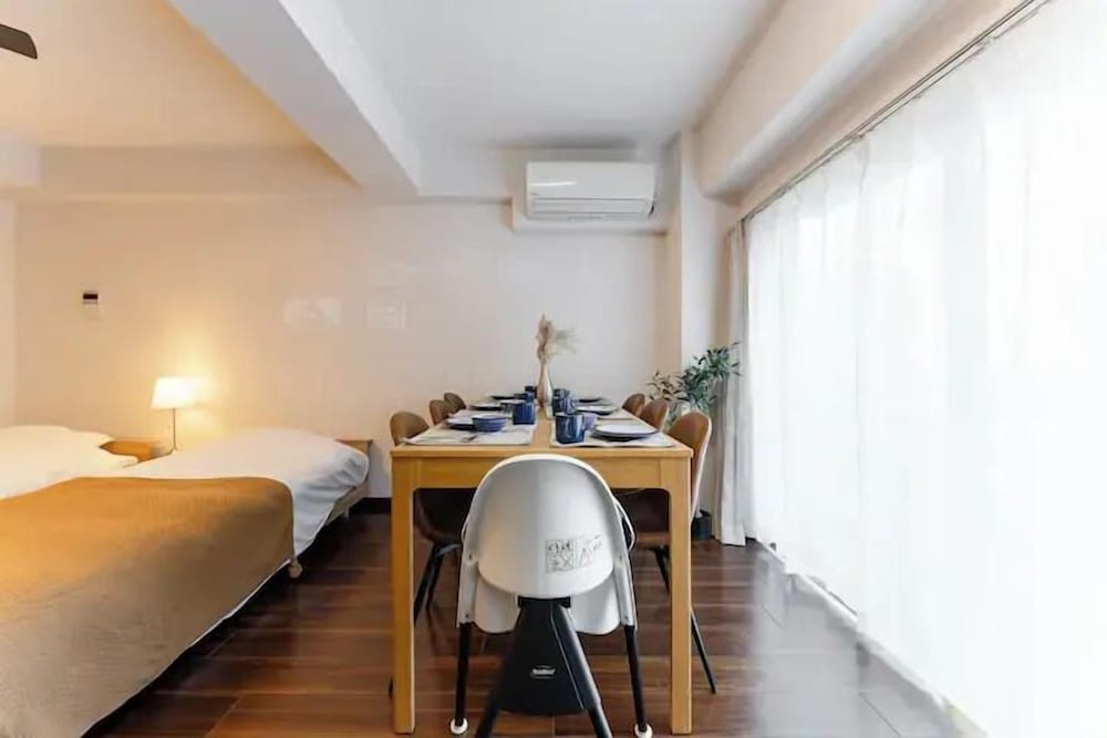 객실 내 식사 공간