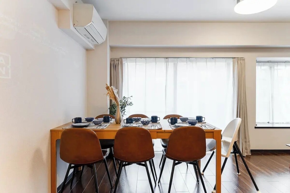 객실 내 식사 공간