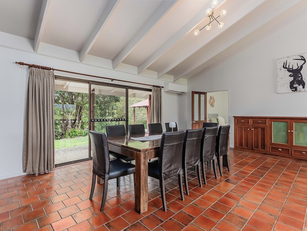 객실 내 식사 공간