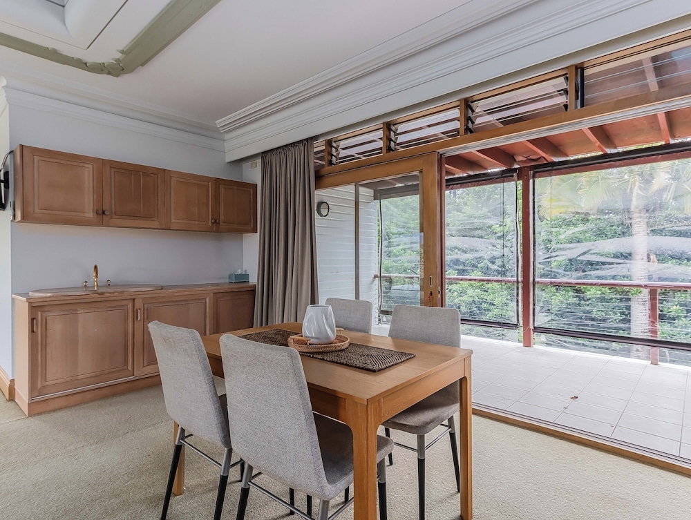 객실 내 식사 공간