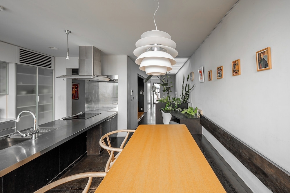 객실 내 식사 공간