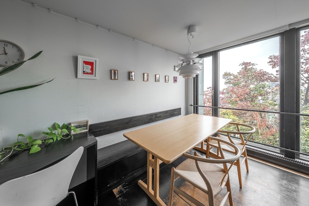 객실 내 식사 공간