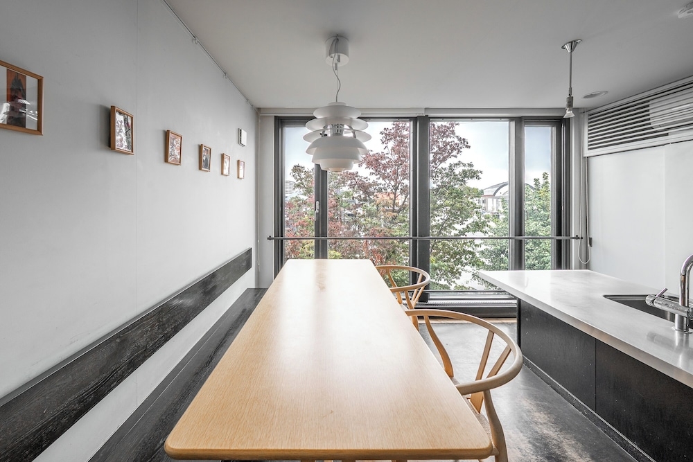 객실 내 식사 공간