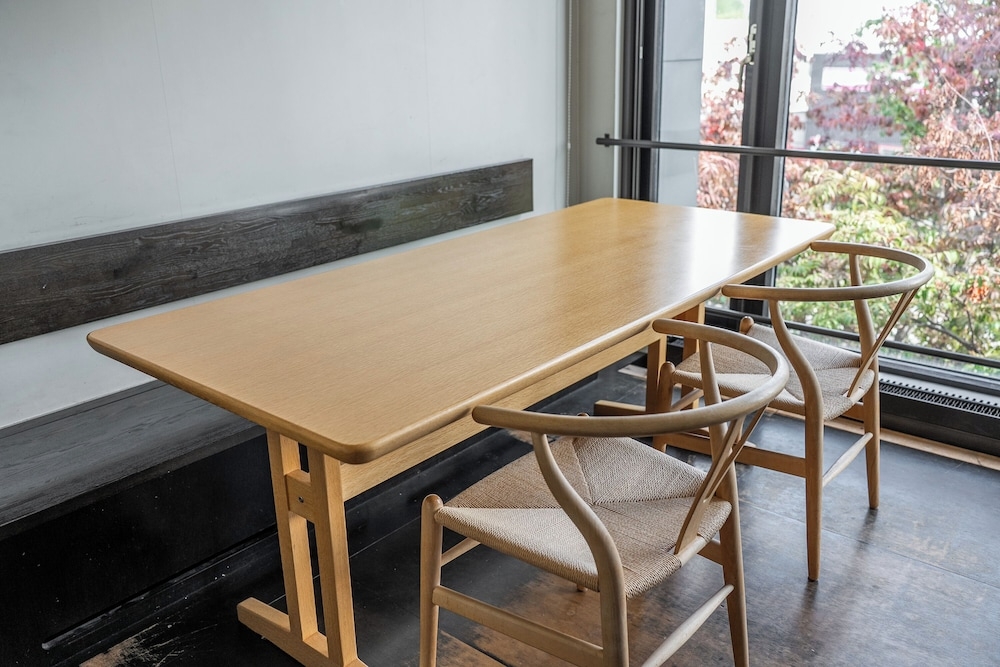 객실 내 식사 공간