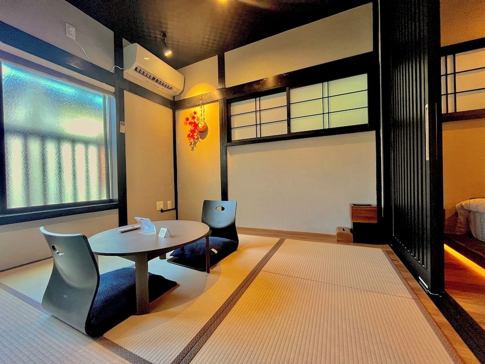 객실 내 식사 공간