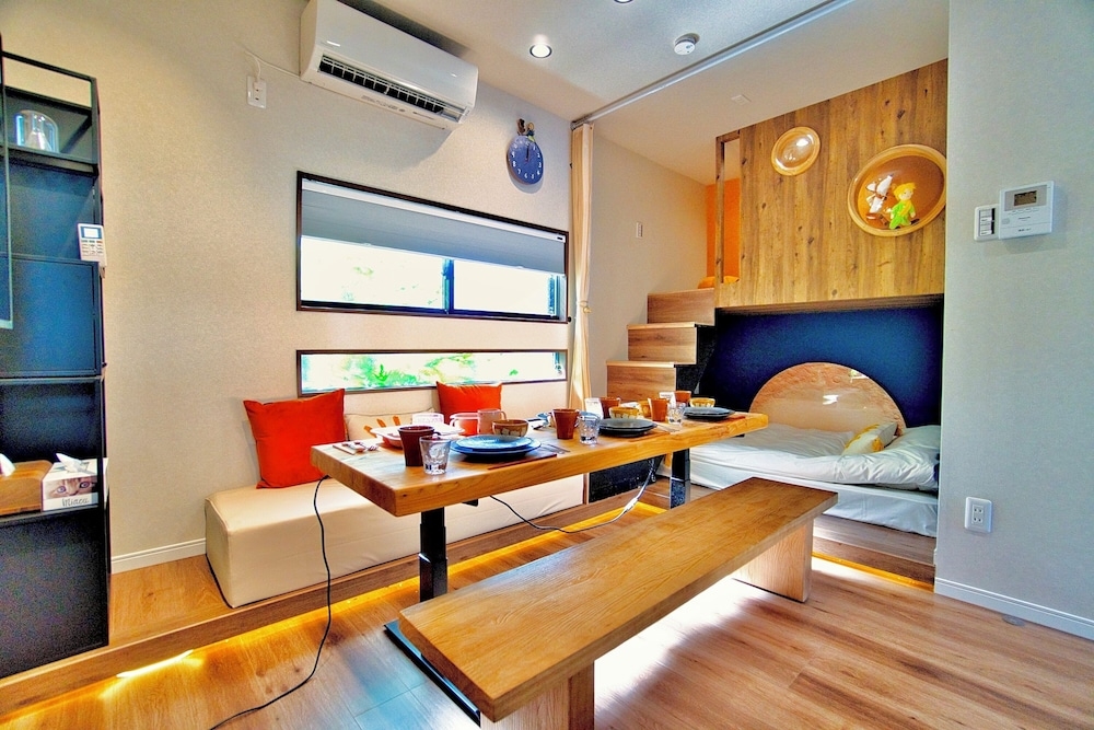 객실 내 식사 공간