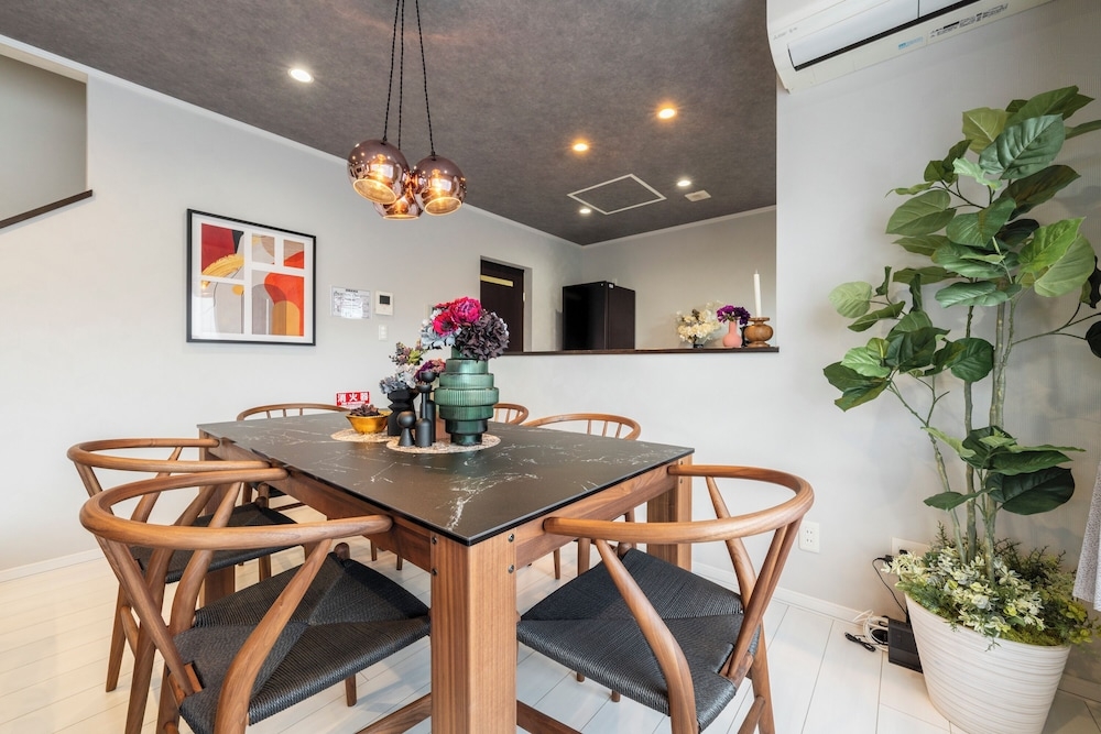 객실 내 식사 공간