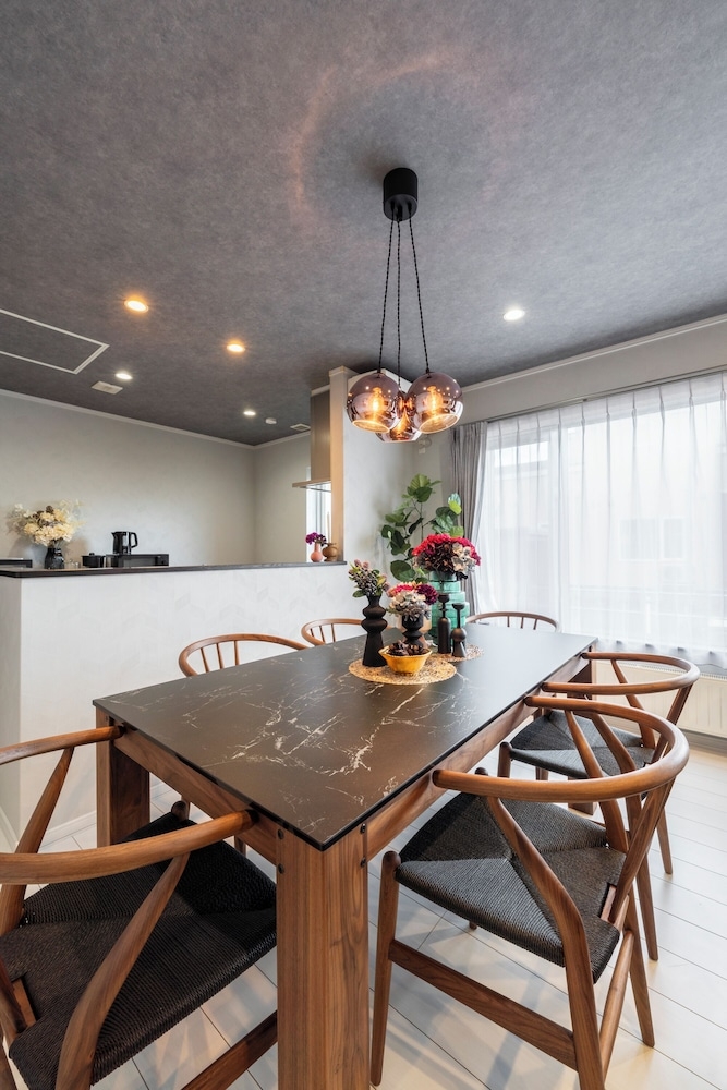 객실 내 식사 공간