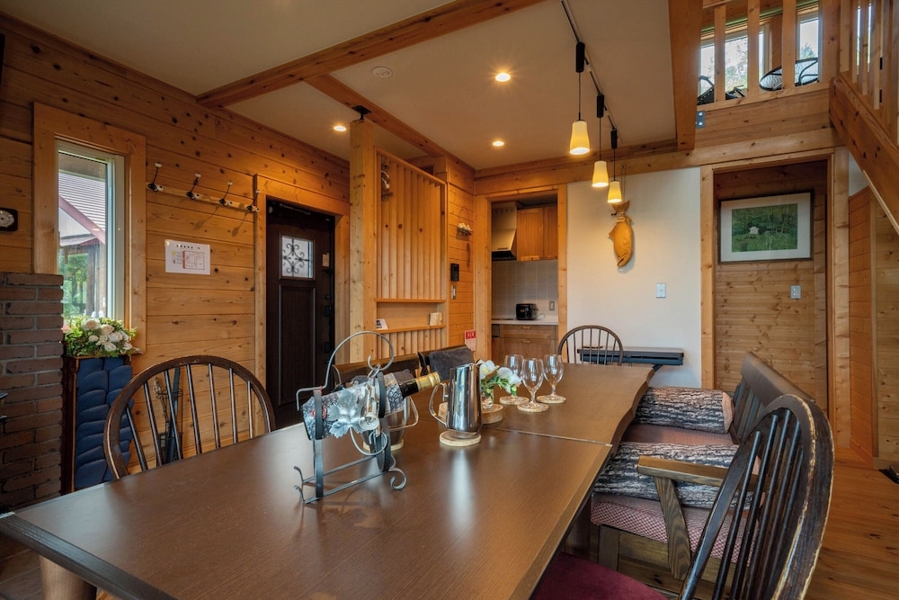 객실 내 식사 공간