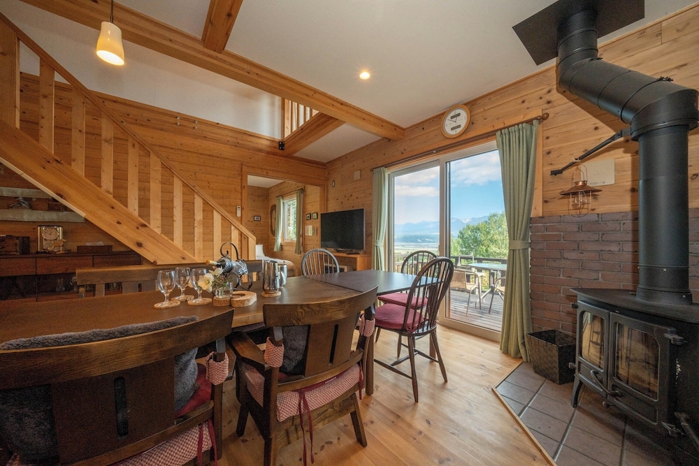 객실 내 식사 공간