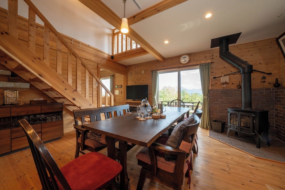 객실 내 식사 공간