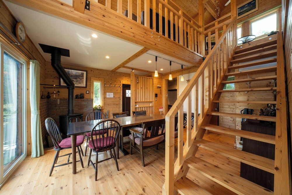 객실 내 식사 공간