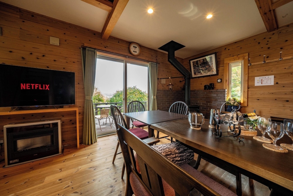 객실 내 식사 공간