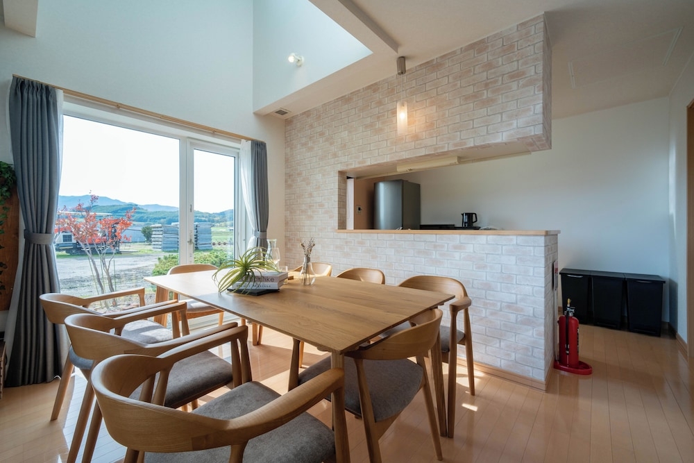 객실 내 식사 공간