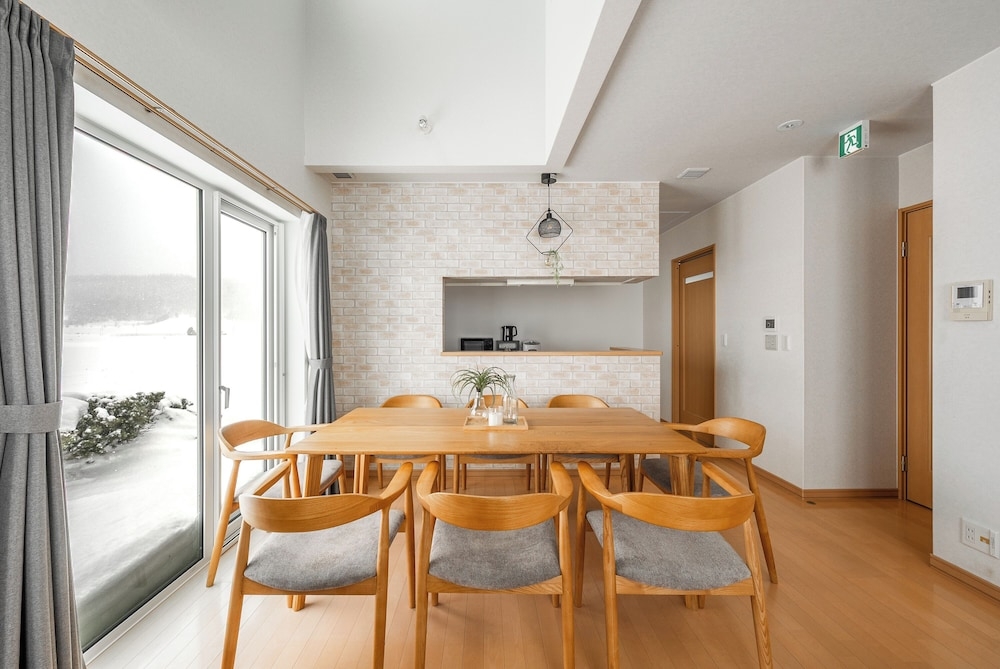 객실 내 식사 공간