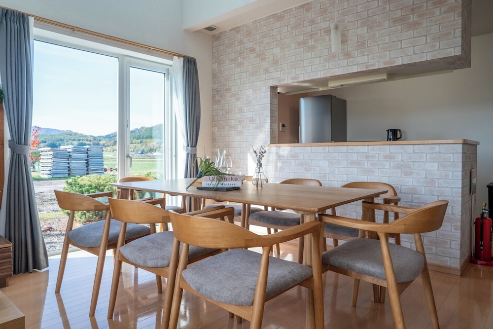 객실 내 식사 공간