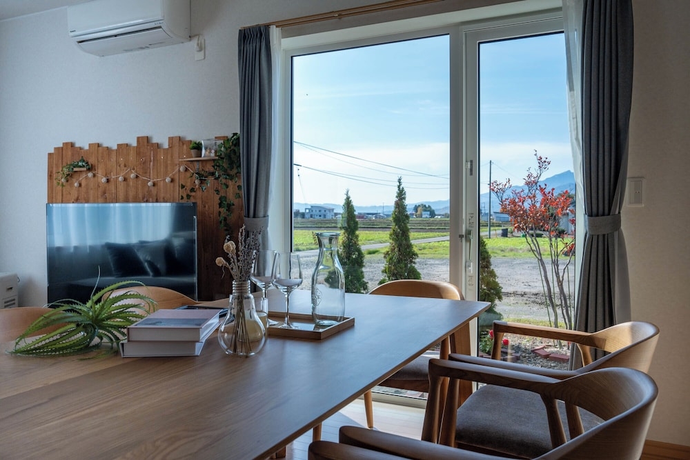 객실 내 식사 공간