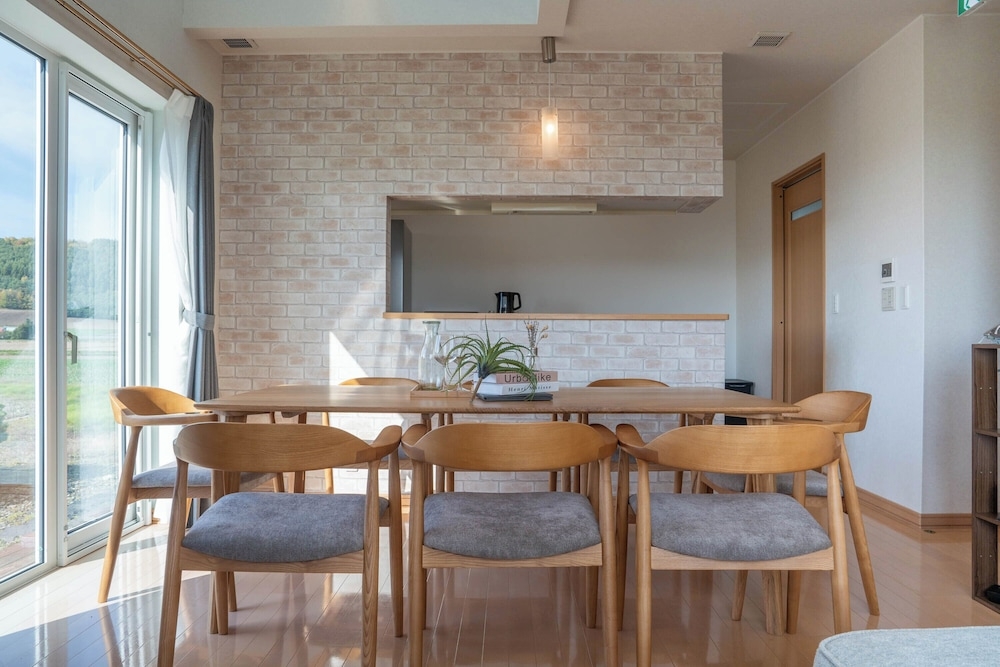 객실 내 식사 공간