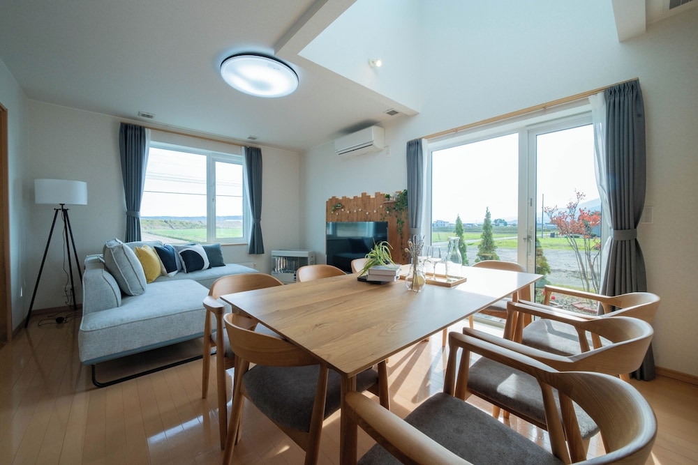 객실 내 식사 공간