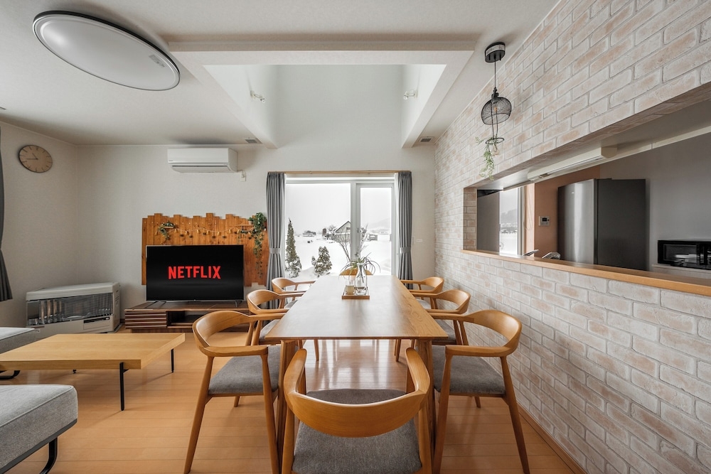 객실 내 식사 공간