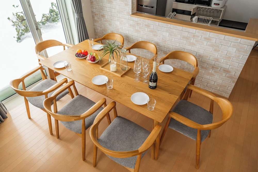 객실 내 식사 공간